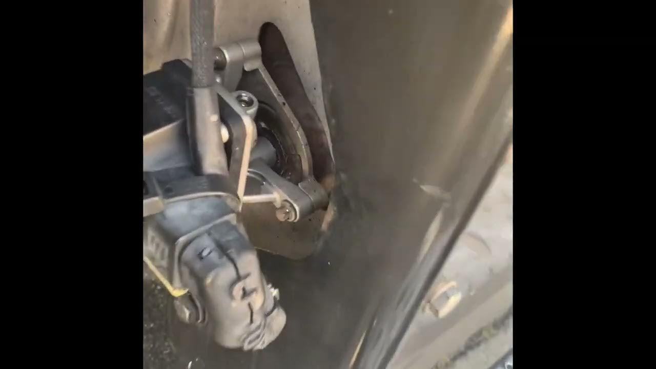 Freightliner Cascadia Blinking Def Light w/ Codes and Derate - YouTube