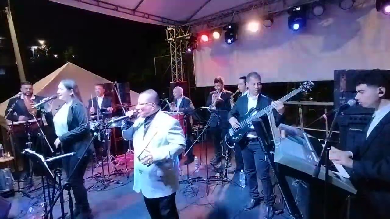 SÚPER COMBO RITMOS TROPICALÍSIMO - TRAICIONERA (D.R.A)