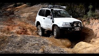 Suzuki Grand Vitara + Hilux + Navara Zig Zag 4WD Part 1