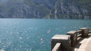 Riva del Garda fotografie di una bella giornata di sole screenshot 2