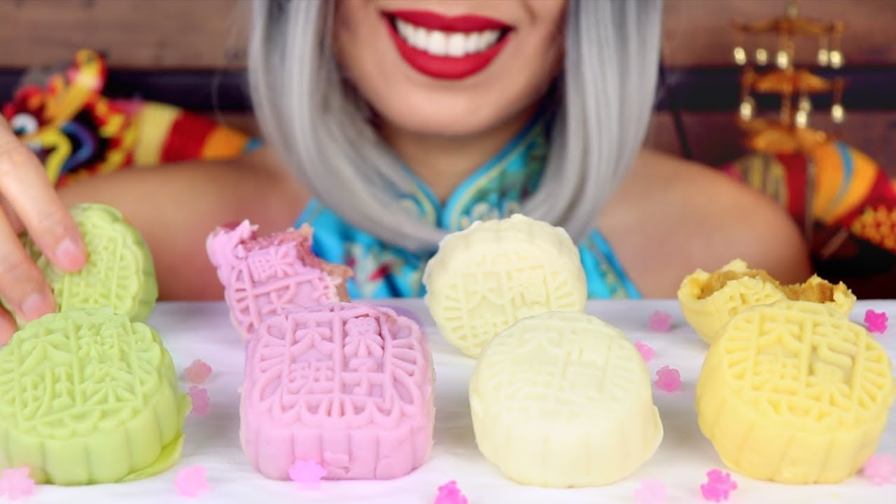 ASMR Eating Chinese Snowskin Mooncakes 冰皮月餅 | Bánh Trung Thu *No Talking*