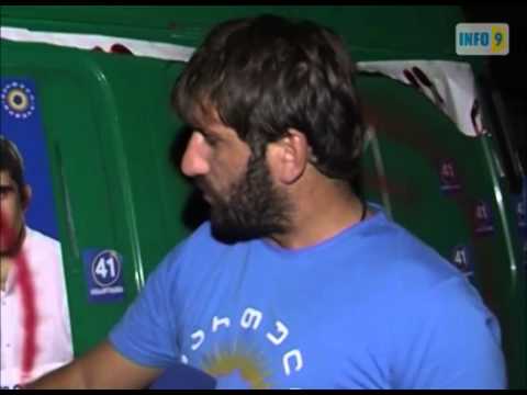 წითლად მოხატული სახლები