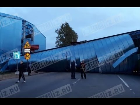 Видео обрушения пешеходного моста в Ленобласти