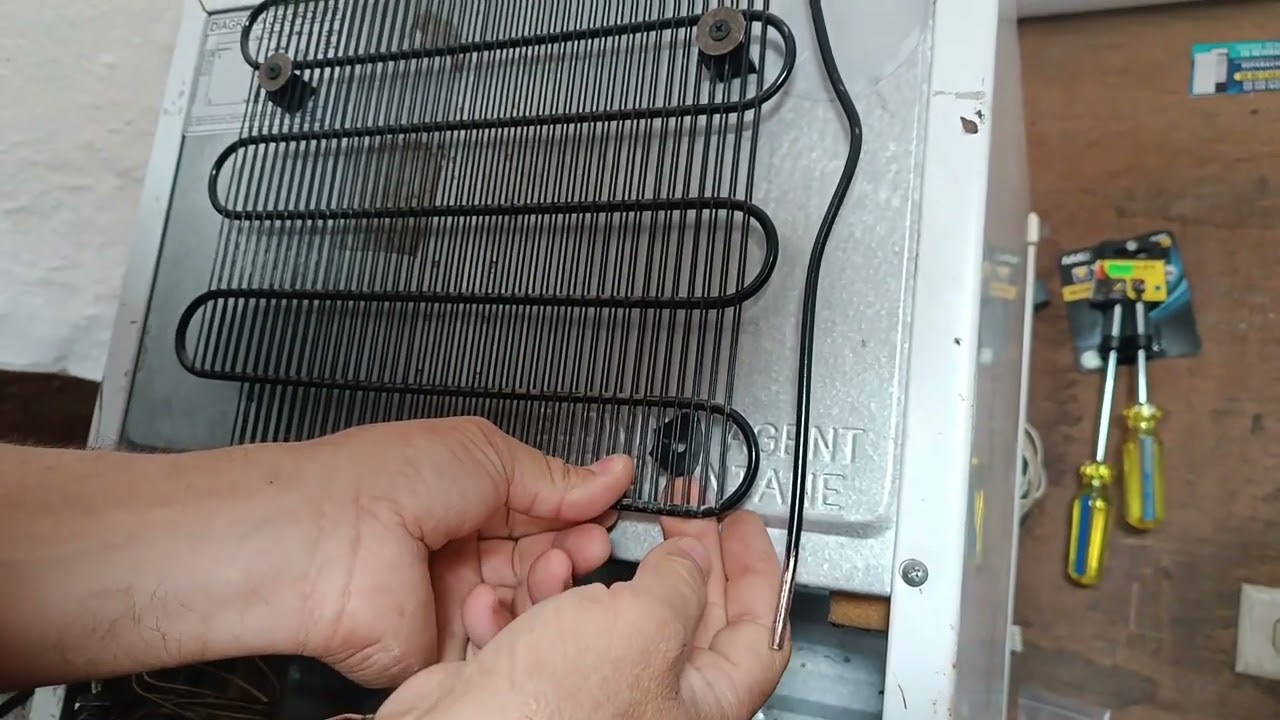 Instalando parrilla a nevera cuando no la tiene