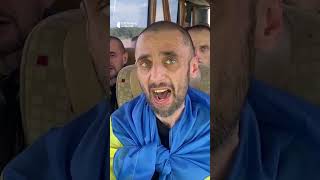 Військовий, після двох років полону, співає пісню «Україно»