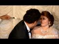 قبلة ساخنة من محمود الليثي لعروسته يوم زفافه