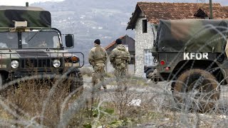 Tension désamorcée : les barricades érigées au Kosovo seront levées, annonce le président serbe