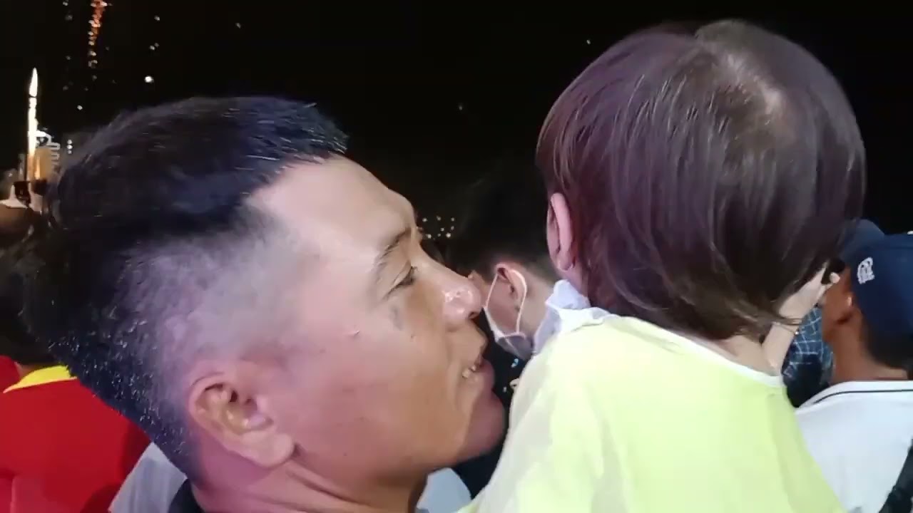 lần đầu Muội đi xem pháo bông ở công viên tam giác bãi... - youtube