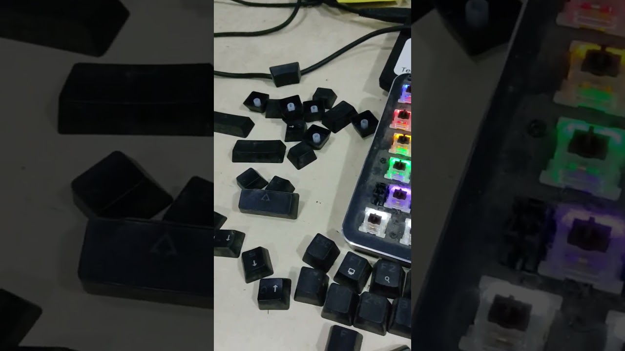 Cleaning my mechanical keyboard after a year 😅... 