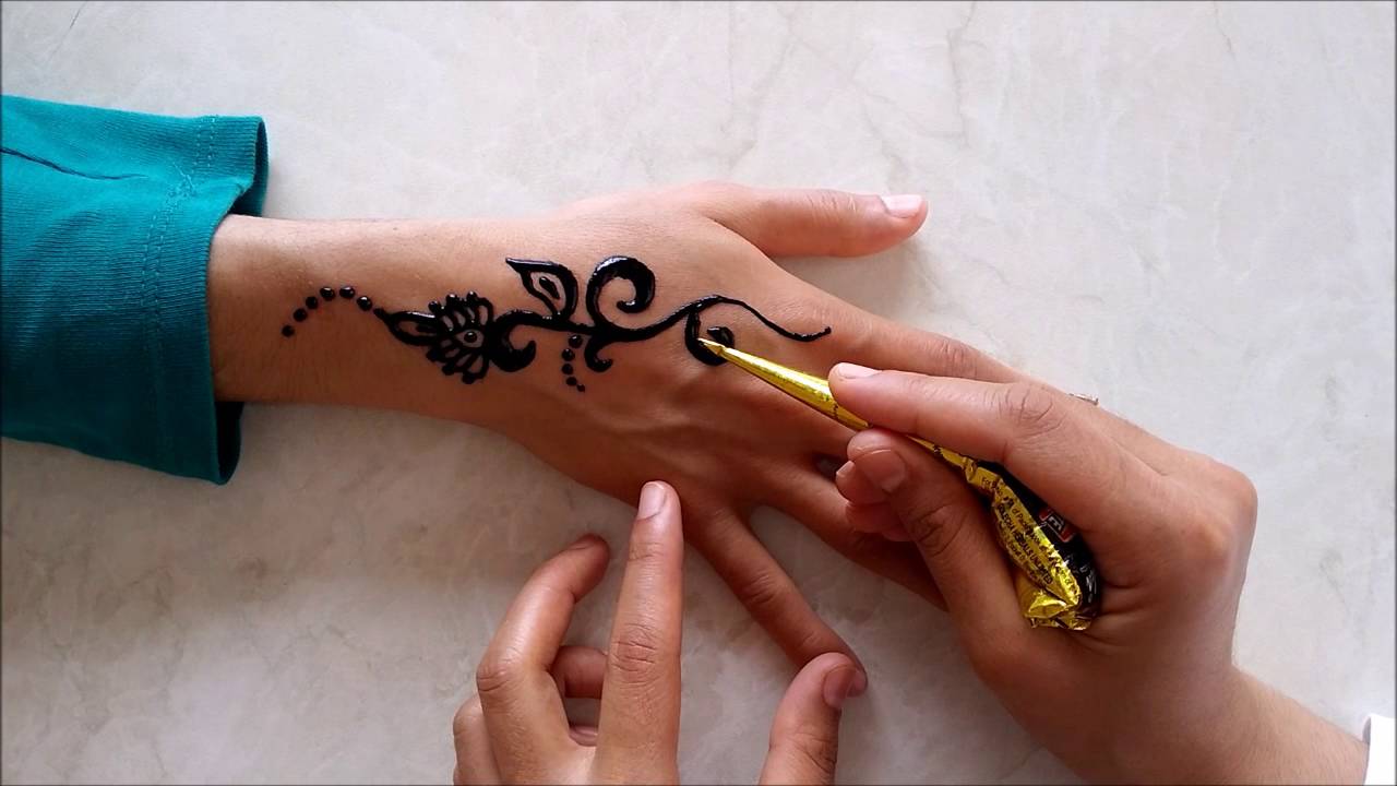 Hint Kinasi Nasil Yapilir Hint Kinasi Yapimi Hint Kinasiyla Dovme Yapimi 5 Youtube Tattoos India