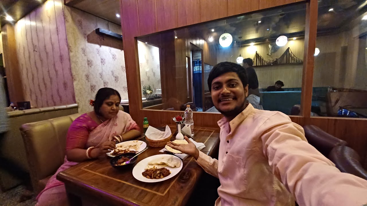 Mummy ke saat khane chala 🤤 Resturent mah🤩