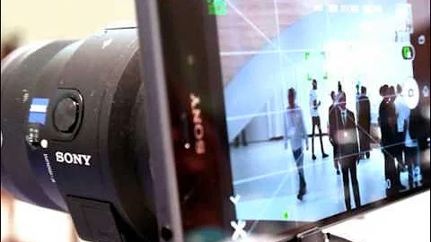 Sony QX1 is a lens camera    without a lens