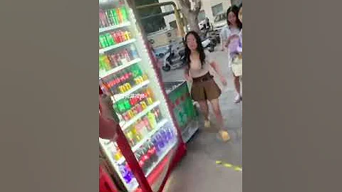 完整版原視頻：2023年6月15日，鄭州大學南校區一男生女裝混入女浴室偷拍被抓 - 天天要聞