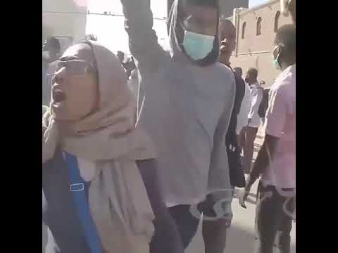 خطواتها وهيا بتعدي سودانية