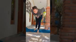 Daily live yoga class for full stretching