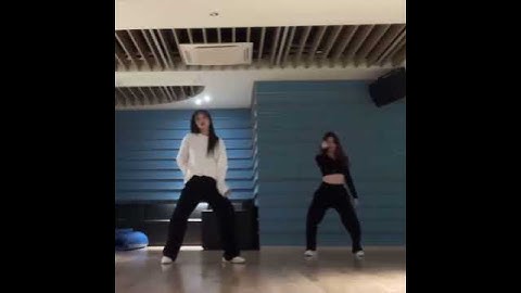 itzy main dancer #yeji #chaeryeong