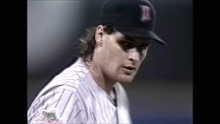 David Justice's first World Series home run gives the Braves a 2-1 lead (Game 3)