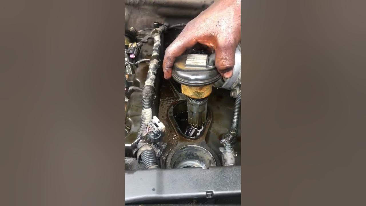 2006 Hummer h3 Engine oil leaks into plugs chamber YouTube