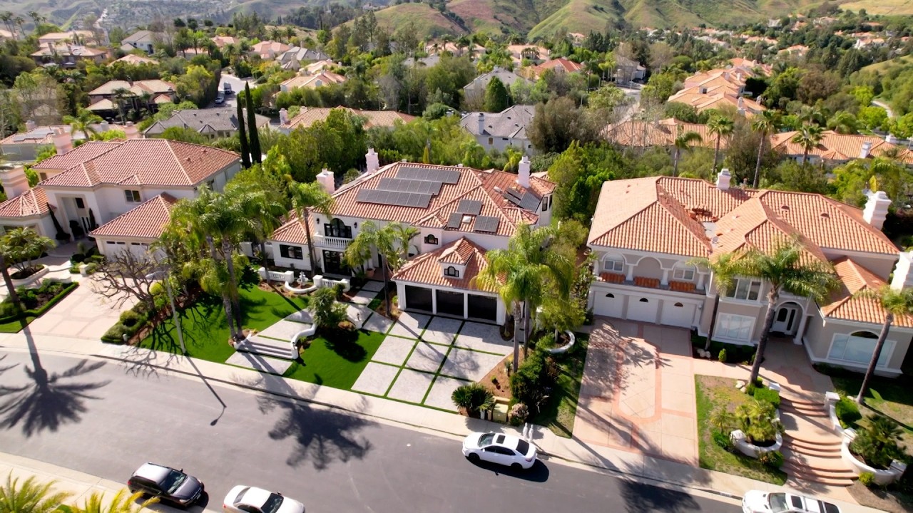 Земля Кардашьян! Богатая пара из Нью-Йорка переезжает в Калабасас, Калифорния | Экскурсии по дома...