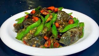 If you want to eat fried preserved eggs with green pepper, just like what I do, it is spic