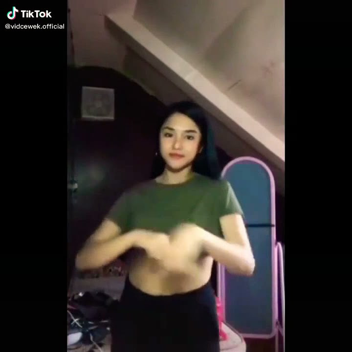 story wa 30 detik cewek tiktok joget seksi