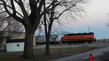 BNSF SWITCHING ON AN ABANDONED SPUR!!!!