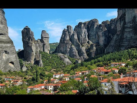 მეტეორა და სოფელი კალამბაკაMeteora and the Kalambaka village.