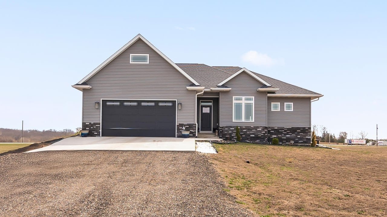 1871 105th St, Hazleton, IA