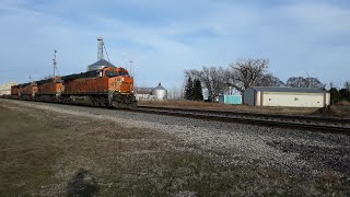 🔥😎🔥Approaching 70-MPH!!  L@@k! BNSF 4-Unit through town @Kinsman, IL.