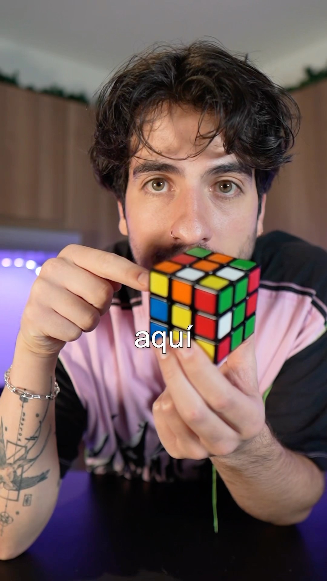 Pasé 1 día armando un cubo rubik.