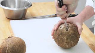 Technique de Chef - Ouvrir une noix de coco