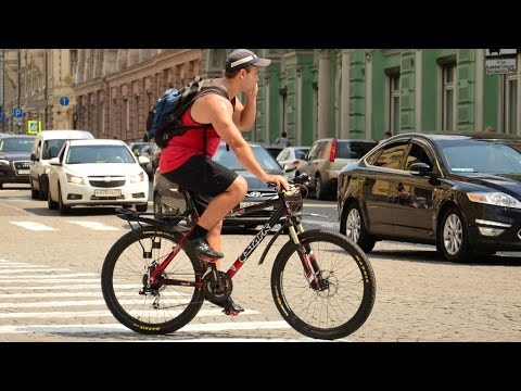 ПДД (24.8) Поворот налево запрещён.