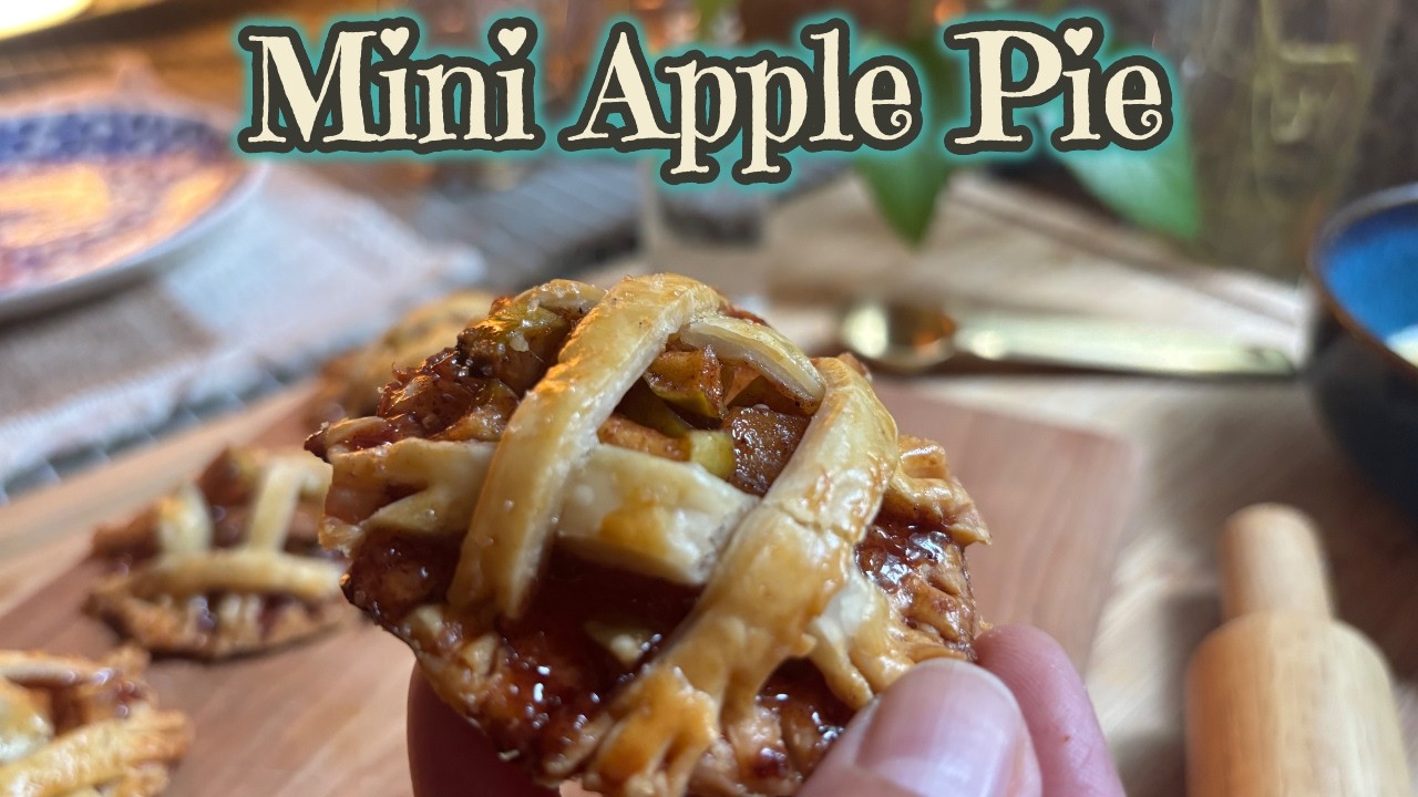 mini apple pies | slow living | cozy baking