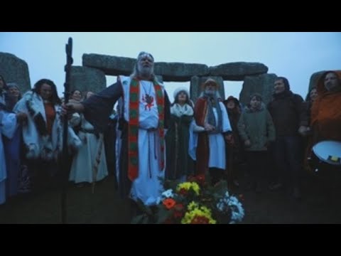 Miles celebran el solsticio de invierno en Stonehenge, aunque con ...