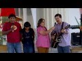 cacique da tribo zoró e sua esposa cantando hino em seu idioma com os missionários novas tribos