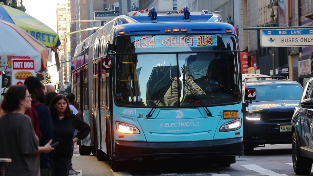 特撮 s.t station NYCT Bus: 2019 New Flyer XE60 #4961 on the M34 Select Bus Service