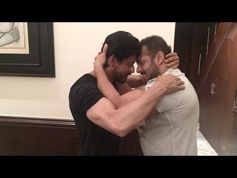 Shahrukh Salman HUG At Mannat On SRKs 50th BIRTHDAY 2015   LEAKED Video