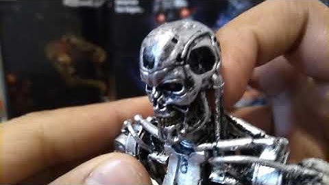 Neca terminator  2  judgement day endoskeleton 7 inch figure review