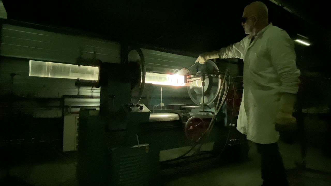 Repair of a quartz tube diameter 136 x 3.5, fusing a new end piece.