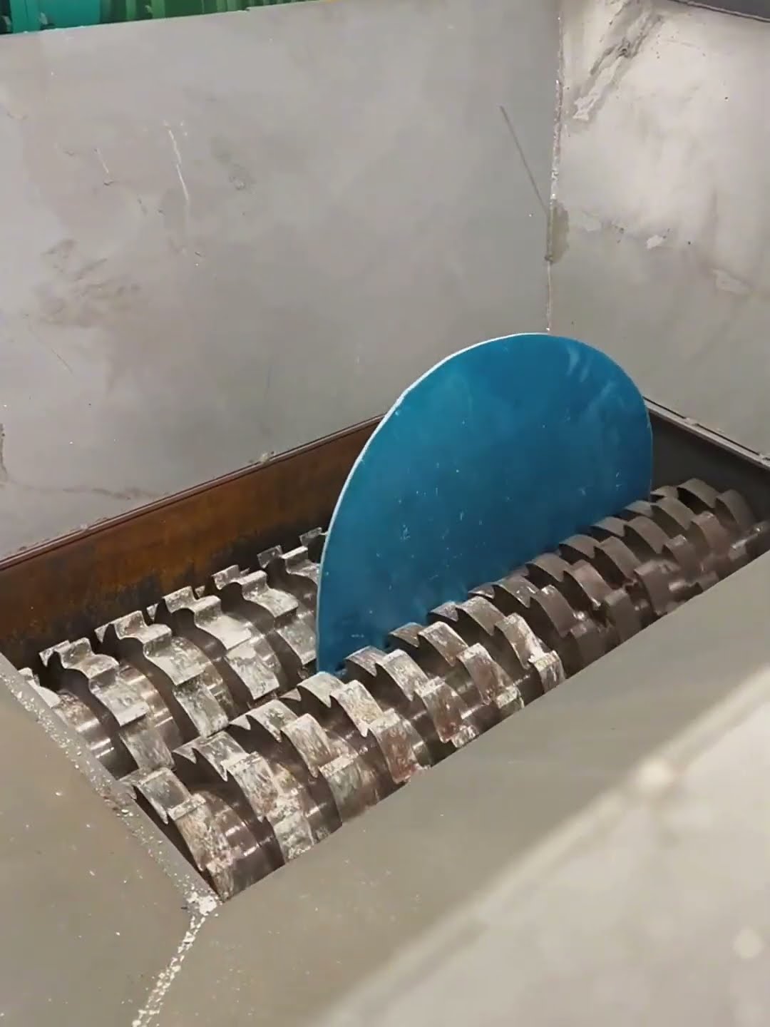 Glass fiber reinforced plastic plate crushing process- Good tools and machinery make work easy
