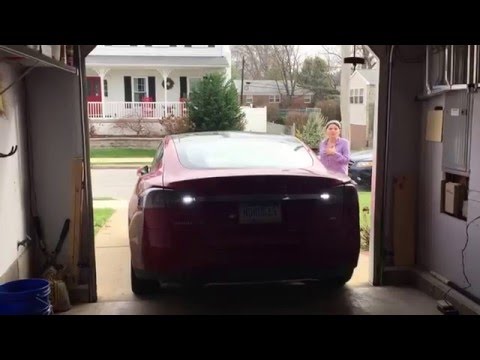 Tesla V 7.1.2.9.154 software - Auto parking inside a narrow garage