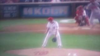 Max Scherzer makes a no-look stop between legs