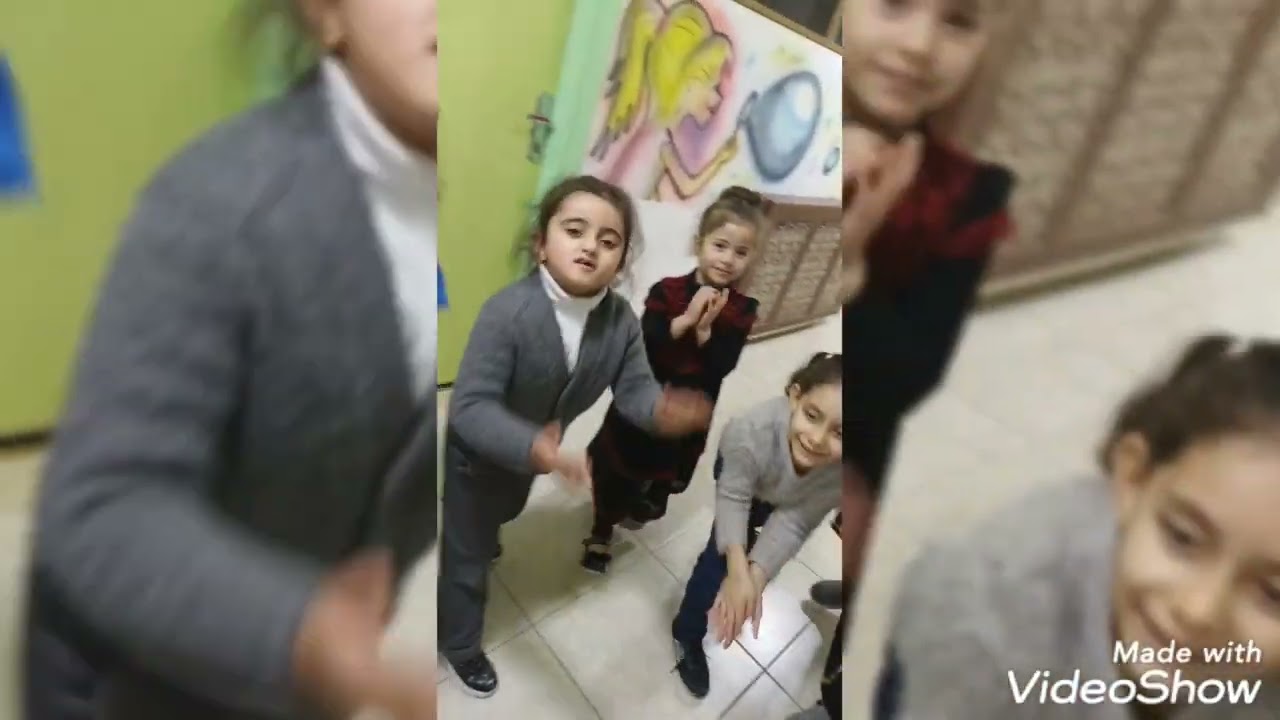 رقص الاطفال على الدحية في نشاط قطف الزيتون