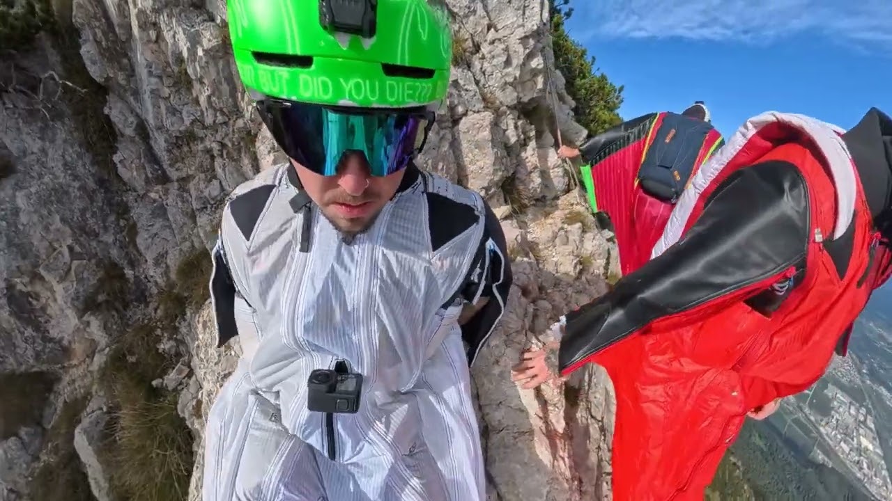 Менеджер по классическому вингсьют-бейсджампингу Flying Italy