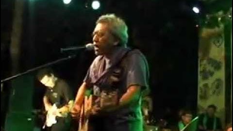iwan fals - Siang Di Seberang Sebuah Istana.flv