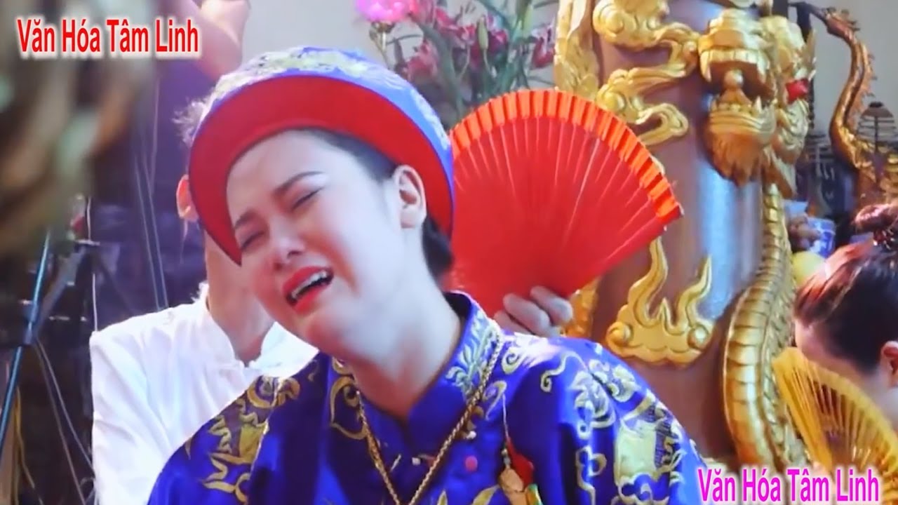 Quá Đau Đớn Cô Đồng Khóc Nức Nở, Khi Hoài Thanh Hát Văn 