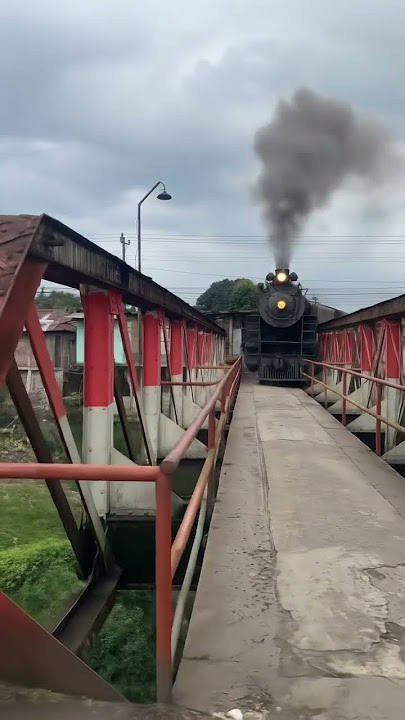 Hati2 ada lokomotif uap bigboy