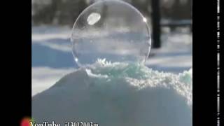МЫЛЬНЫЙ ПУЗЫРЬ на МОРОЗЕ.  Soap  bubble  on  the  Frost
