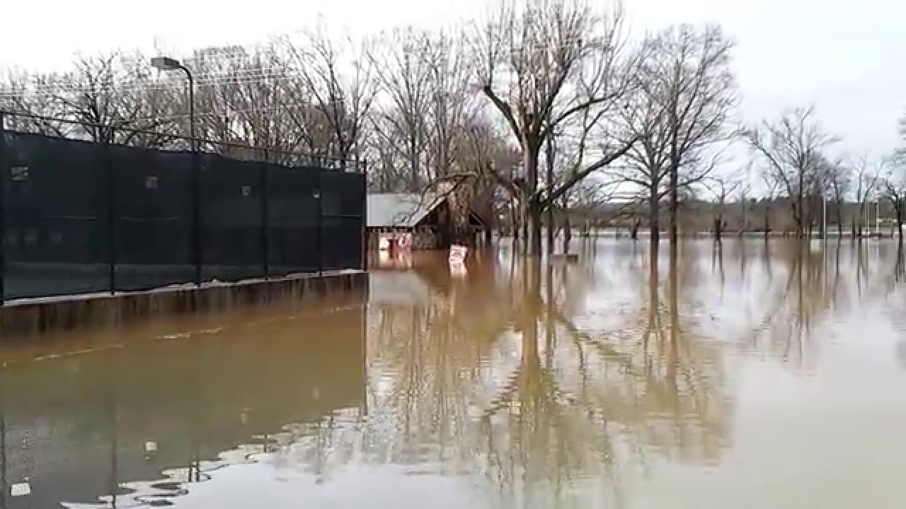 Calhoun flooding December 26th 2015 2nd video. YouTube