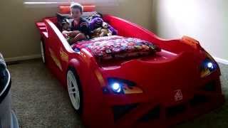 Video review of the all NEW Step2 Hot Wheels™ Toddler to Twin Race Car Bed. Littler racers will speed off to dreamland in this new 